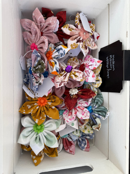 Flower Necktie - Over the collar